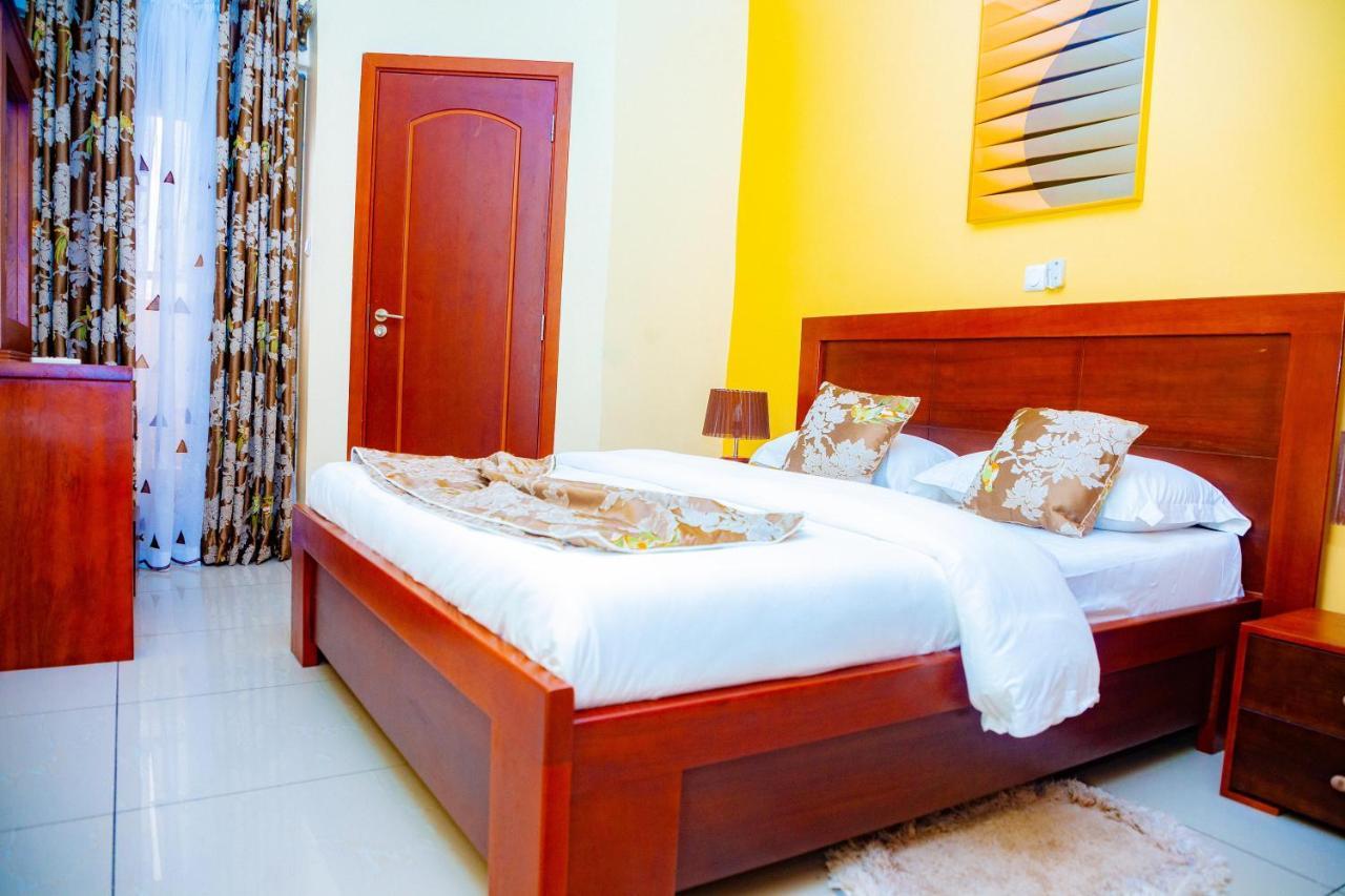 Loumia Premium Bonapriso Apartment Douala Exterior photo