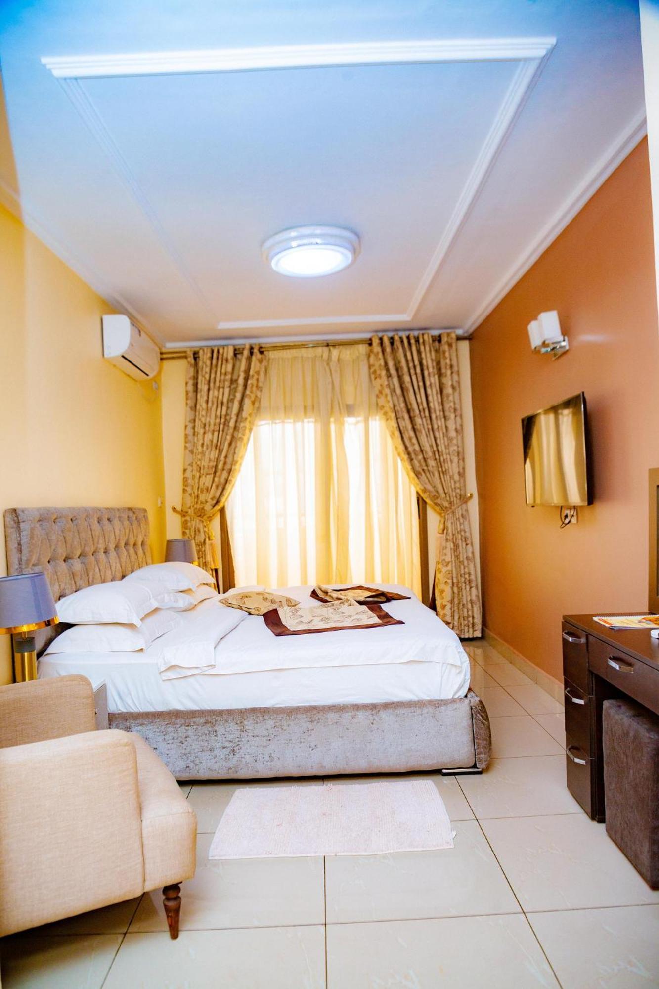 Loumia Premium Bonapriso Apartment Douala Exterior photo